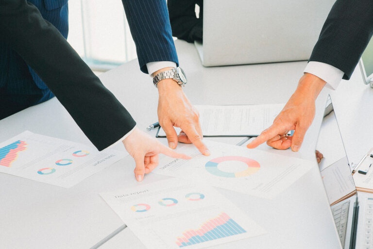 【IPO成功への絶対条件】上場審査をクリアする「人事評価・賃金制度」の再構築と内部統制の全貌